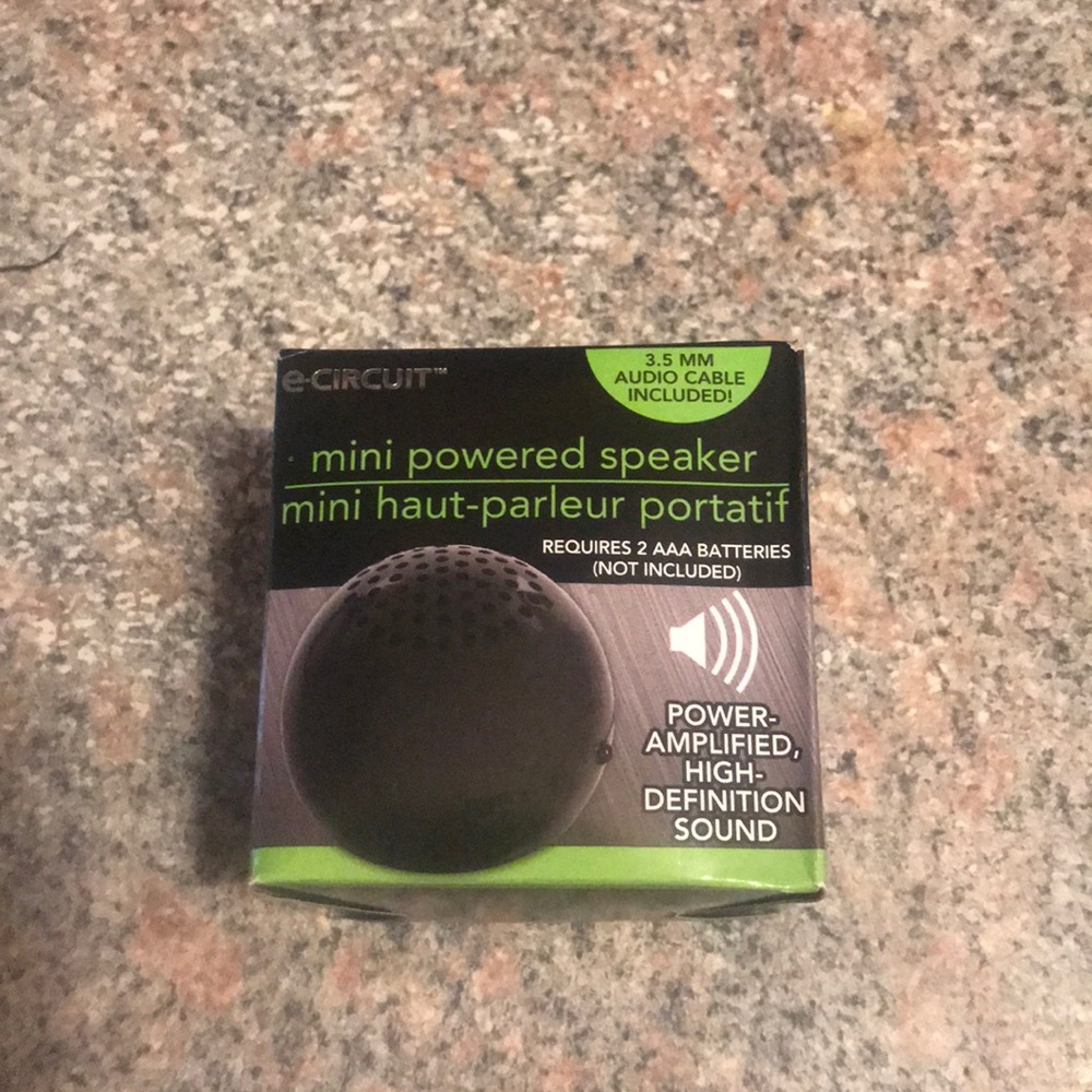 Mini powered portable speaker